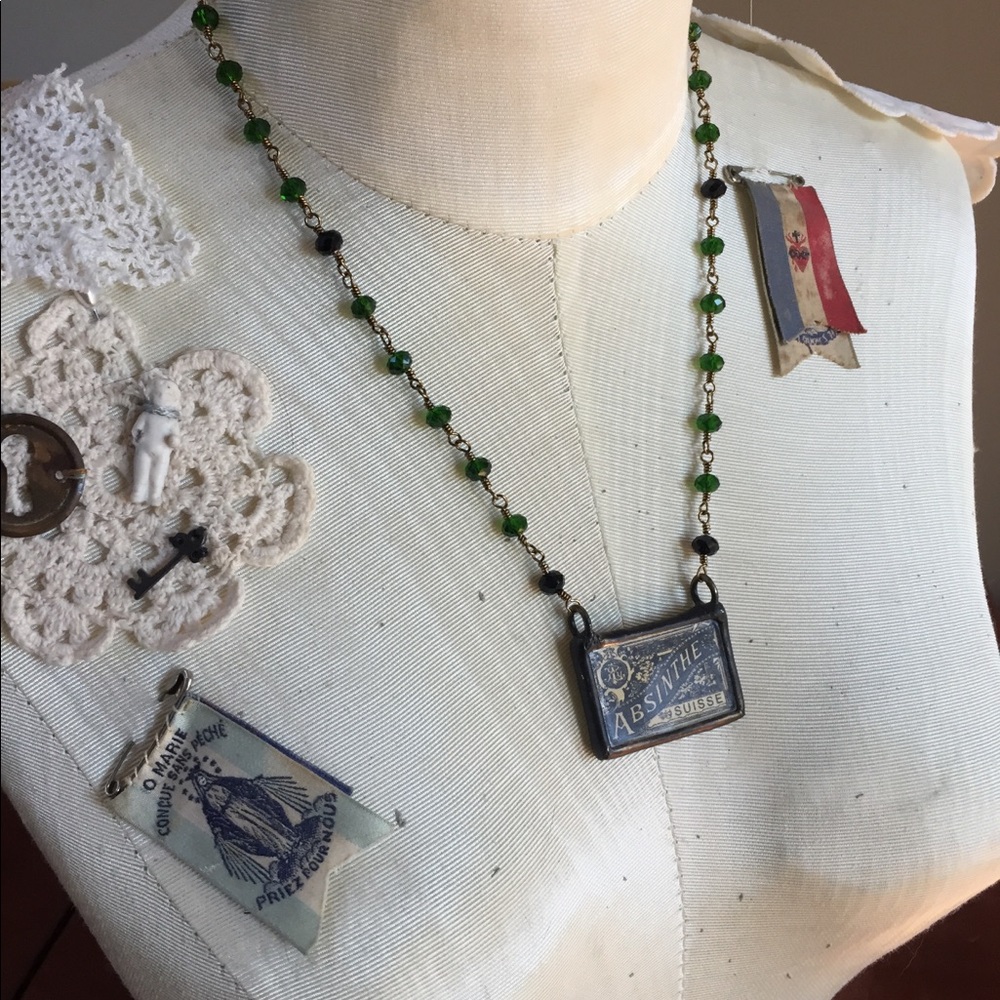 Absinthe Victorian empherma glass necklace - Picture 6 of 10